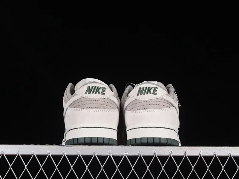 All Categories Nk SB Dunk Series Nk SB Dunk Low Low-top sneakers Otomo Katsuhiro x Nk SB Dunk Low "Steamboy OST" Otomo Katsuhiro co-branded SB low-top sports and leisure sneakers LF0039-035